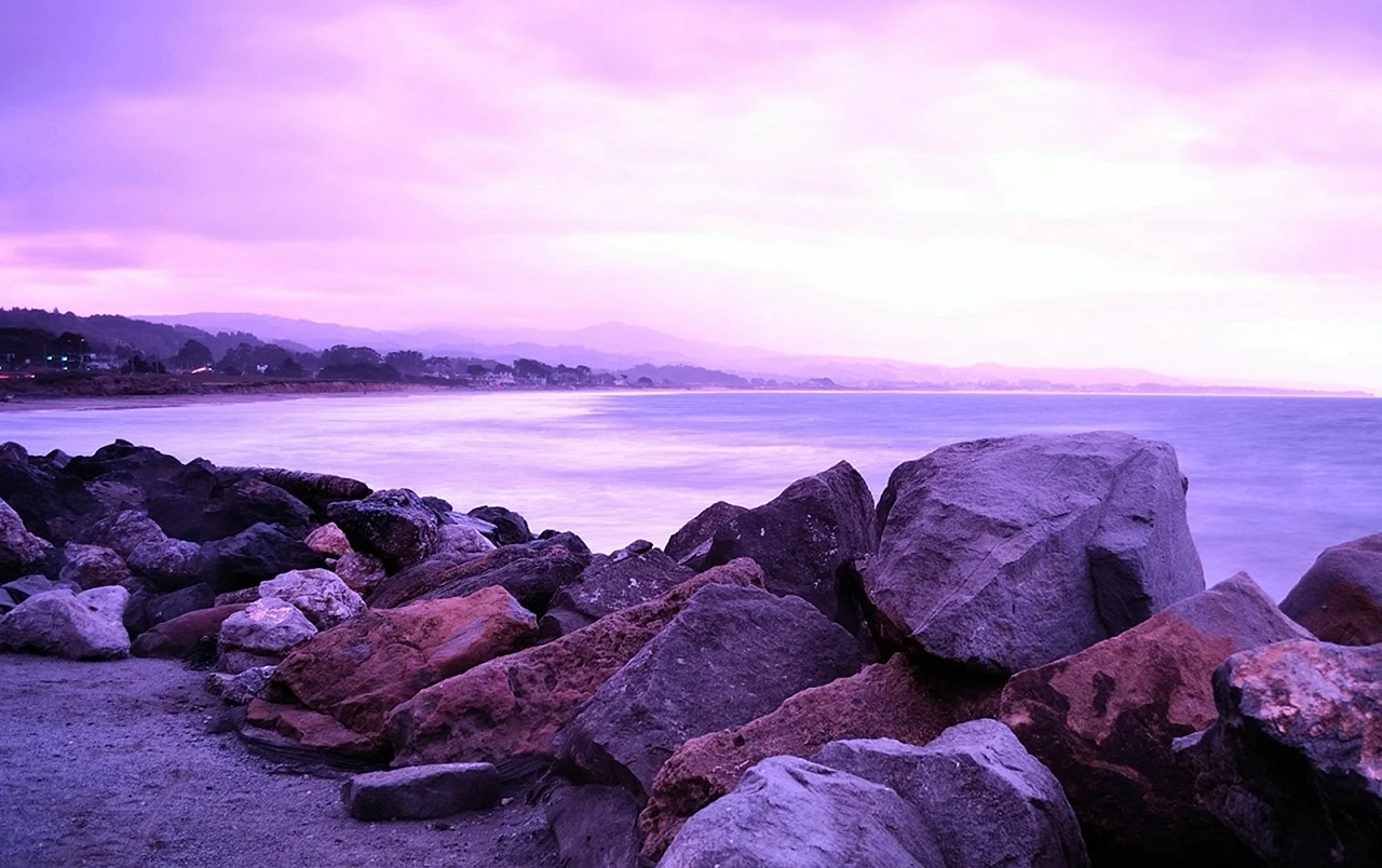 Фиолетовые скалы