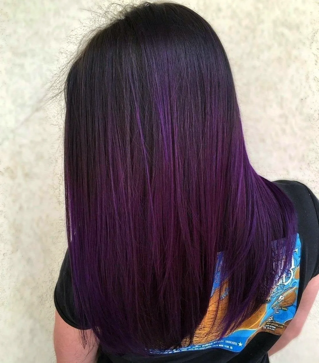 Фиолетовые волосы на темных