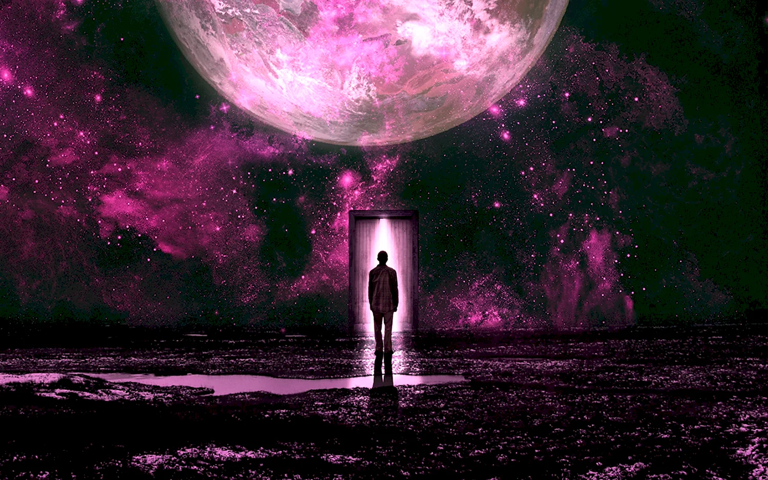 Фиолетовый космос с человеком