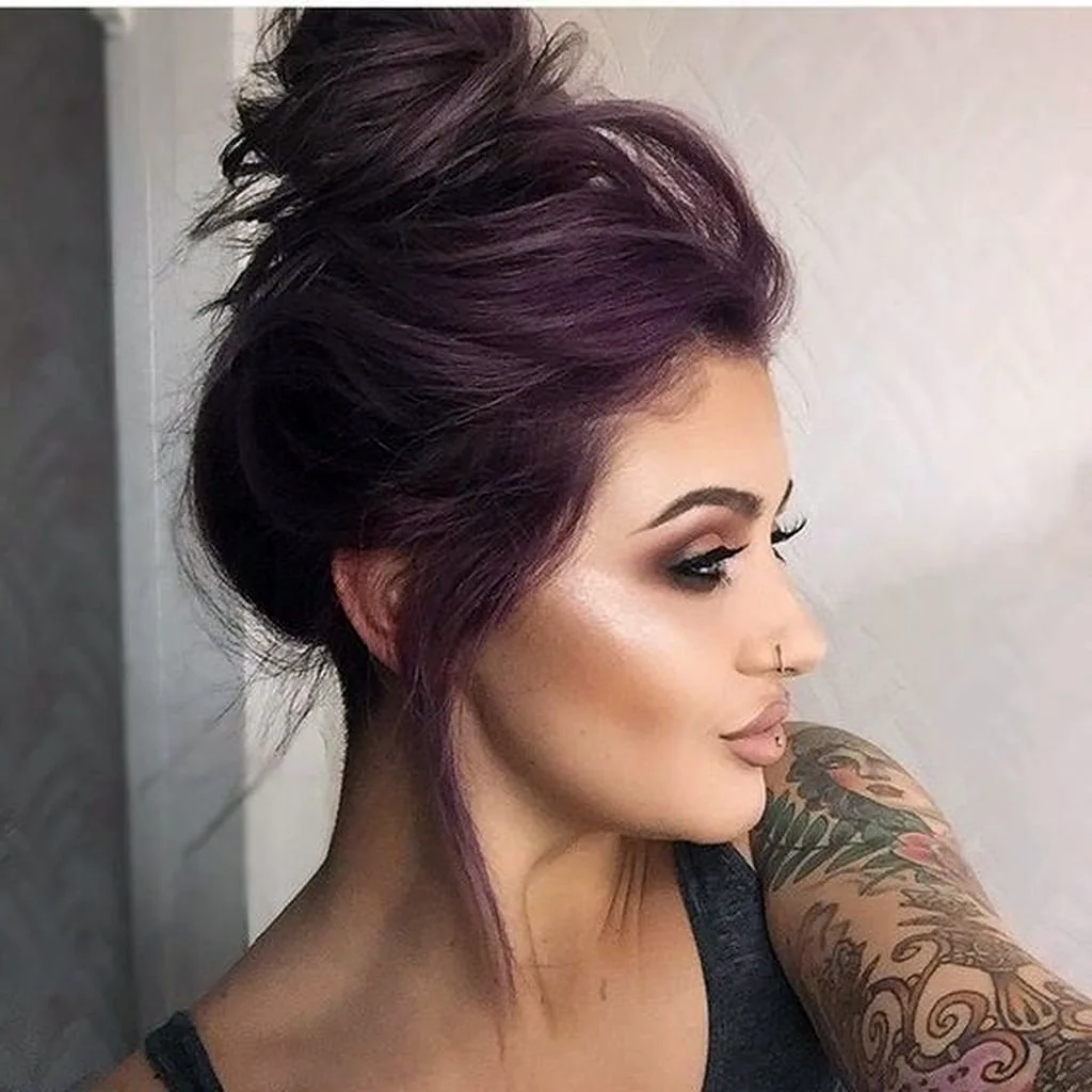 Фиолетовый отлив на коротких волосах