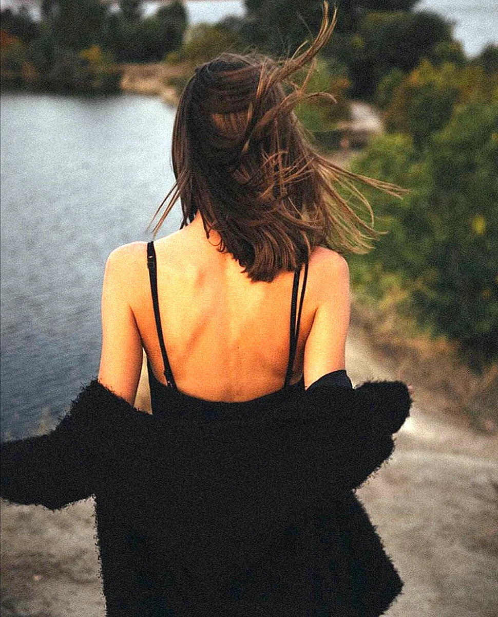 Фото женщины со спины