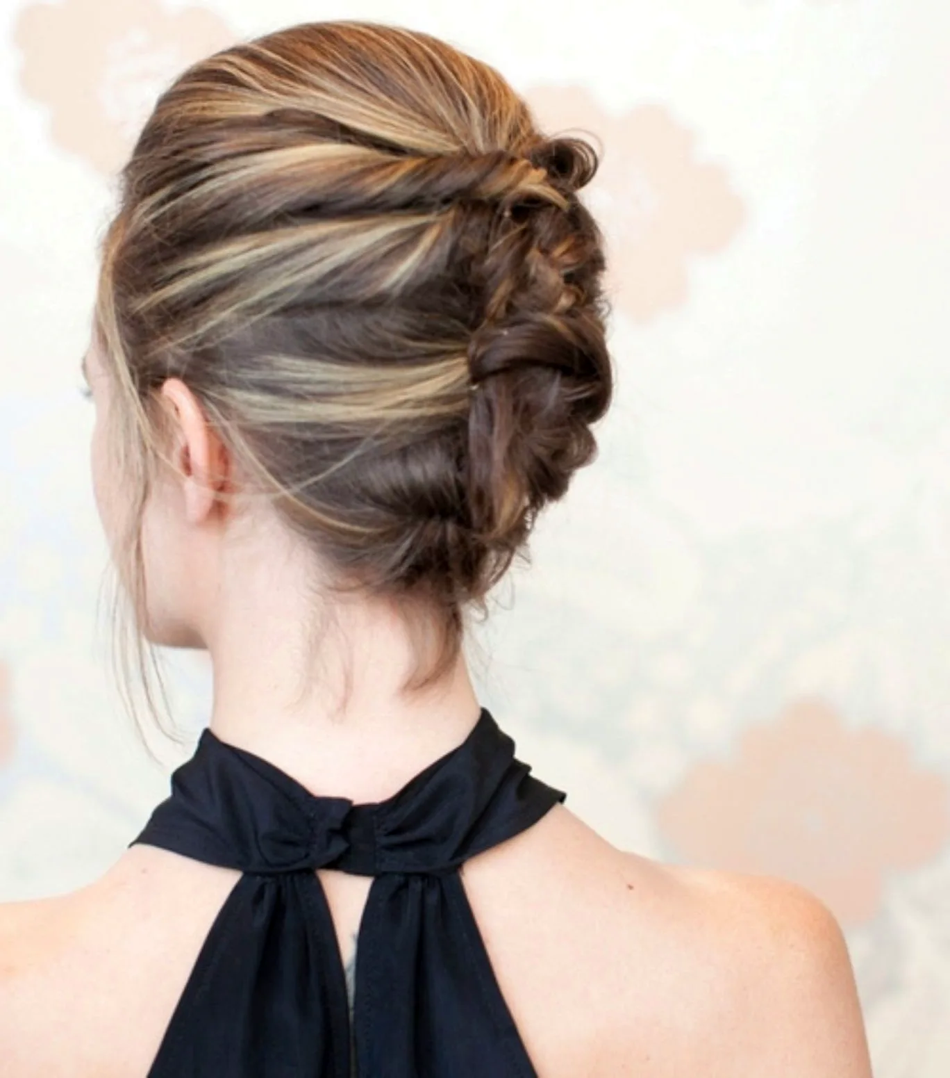 French Twist прическа