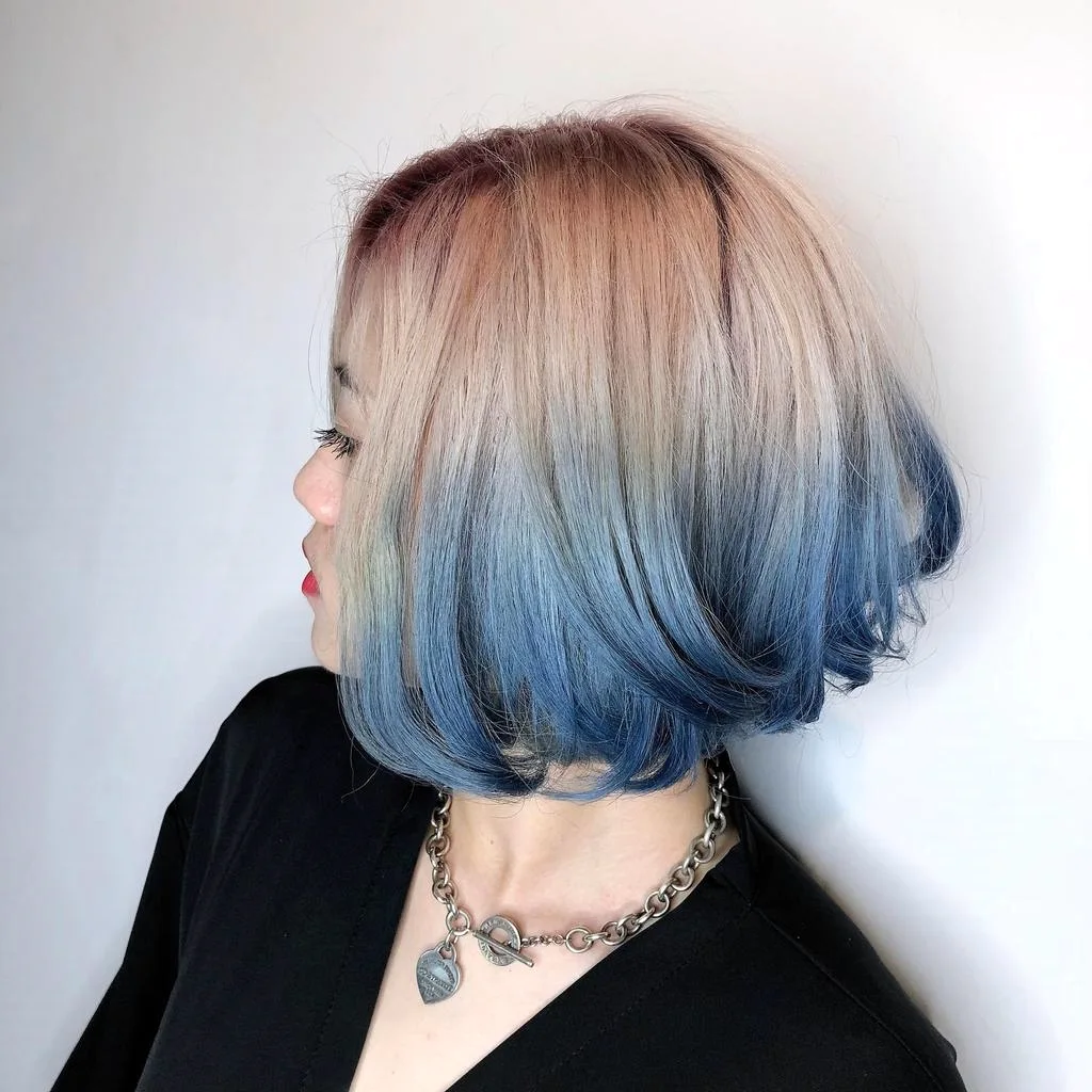 Голубые волосы каре