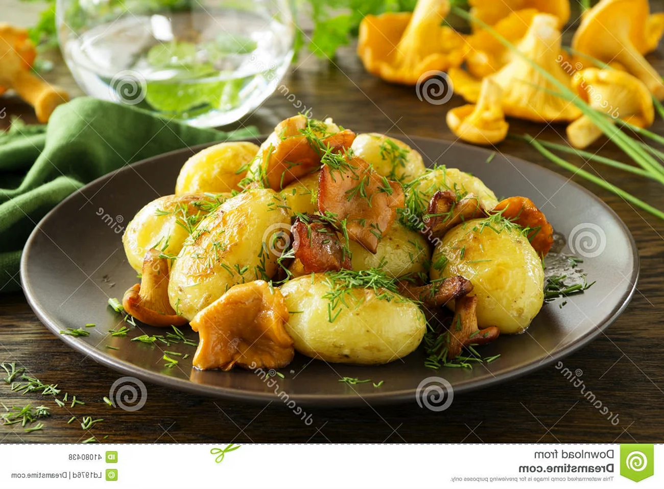 Грибы лисички с картошкой