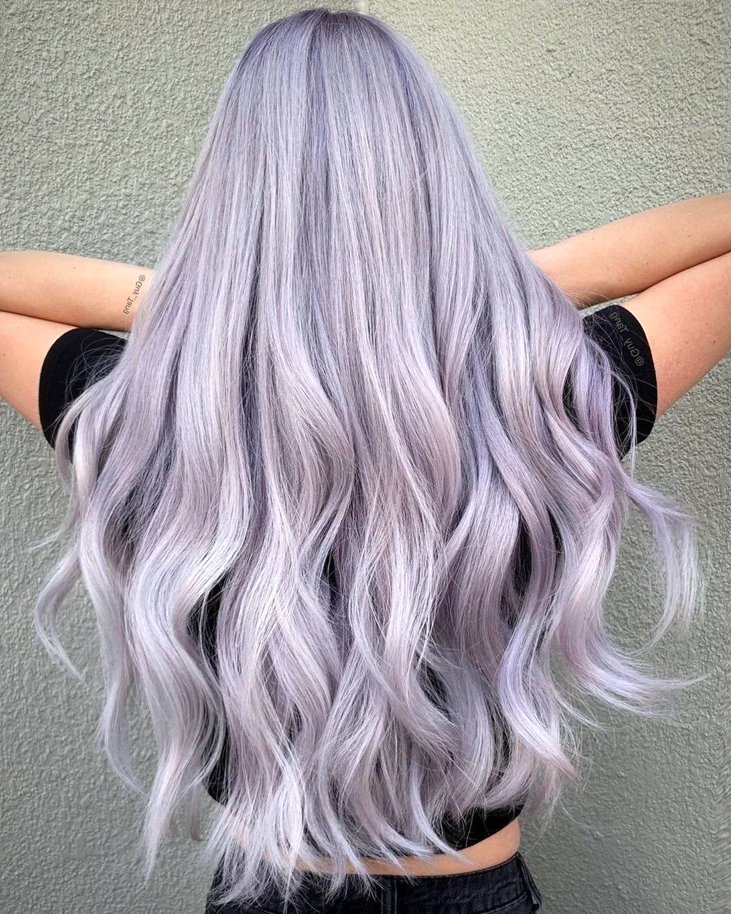 Пепельный цвет волос с фиолетовым мелированием