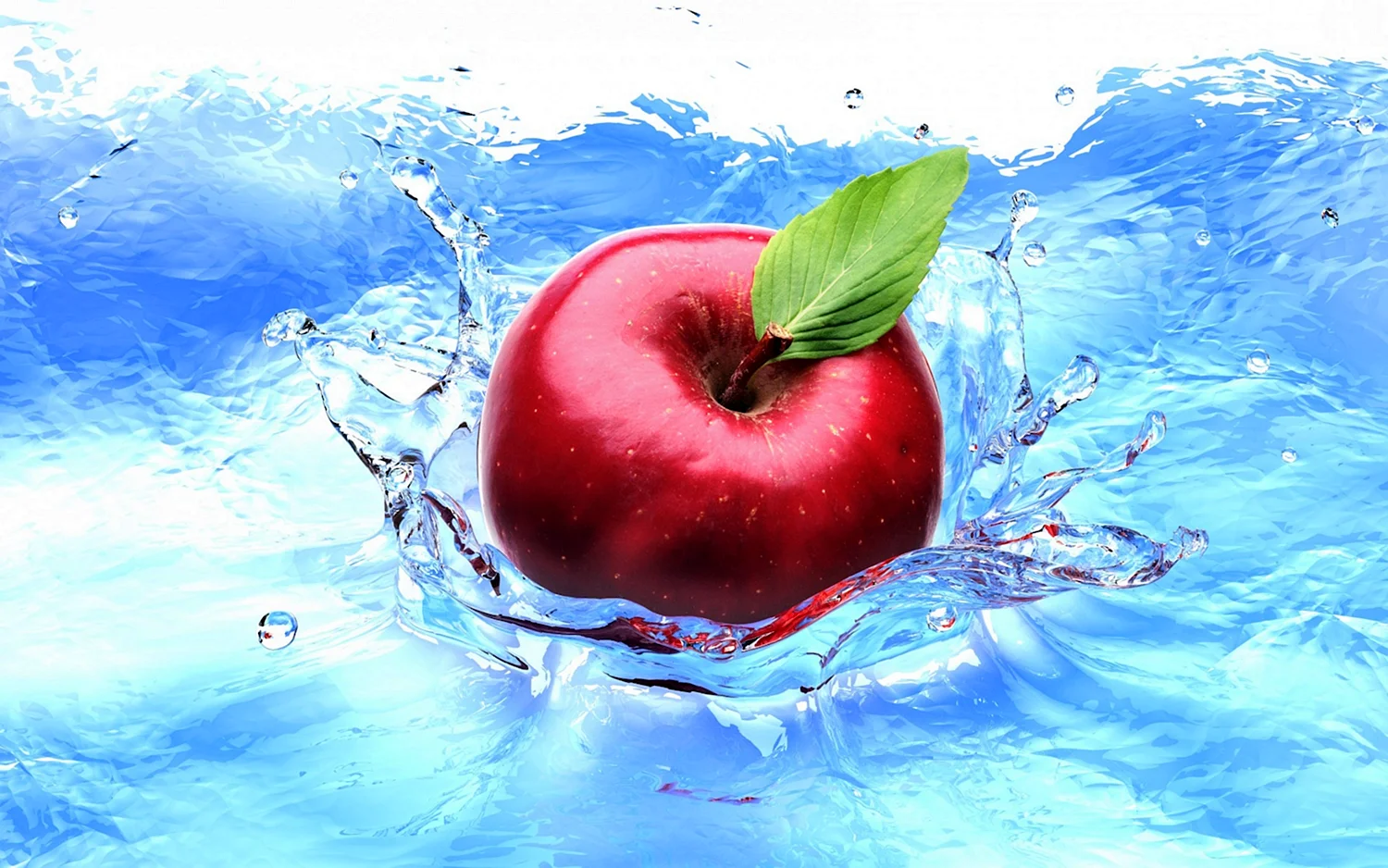 Яблоко в воде