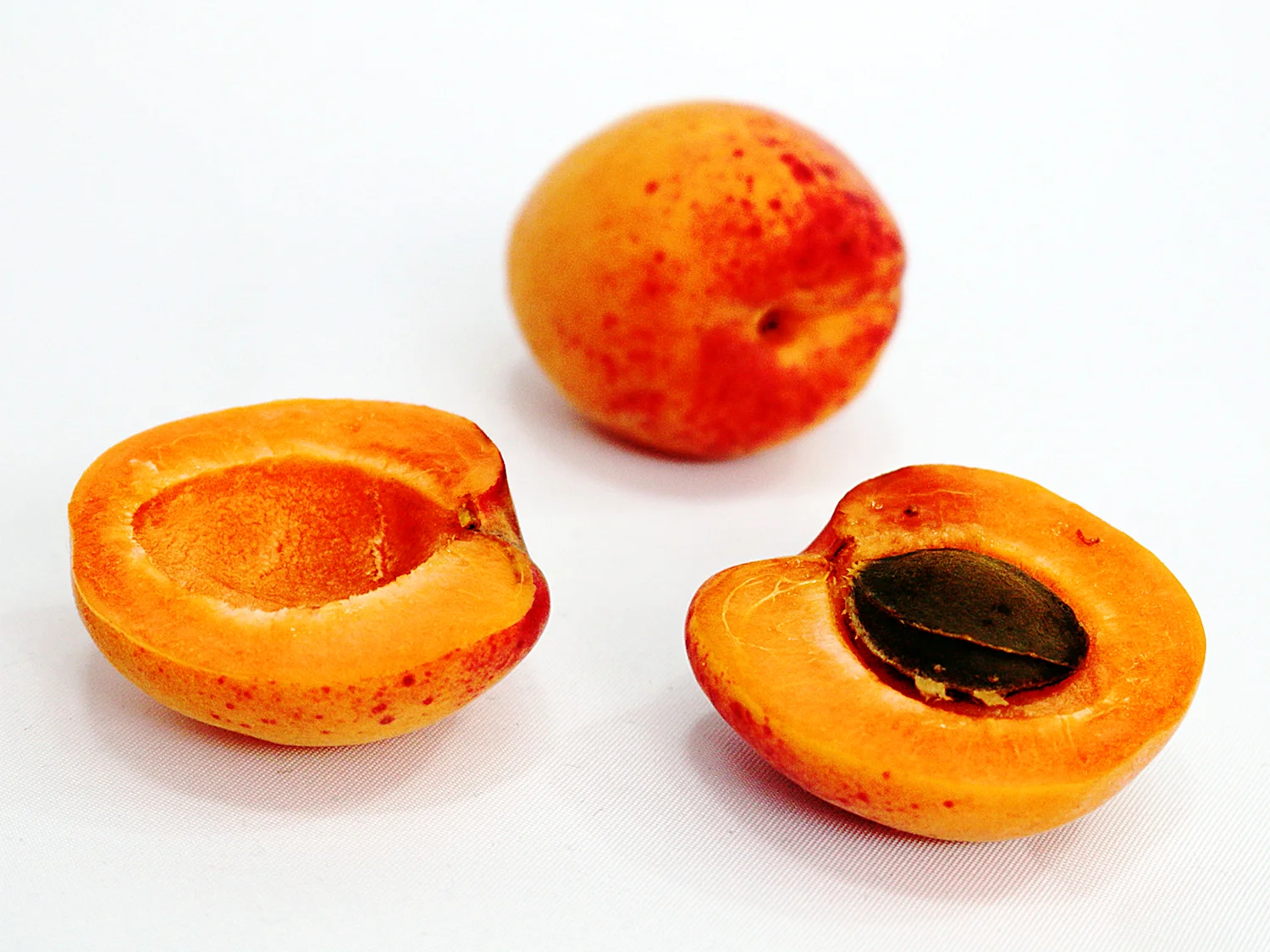Ядро косточки персика