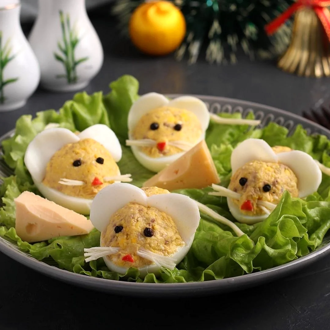 Яйца фаршированные фуагрой