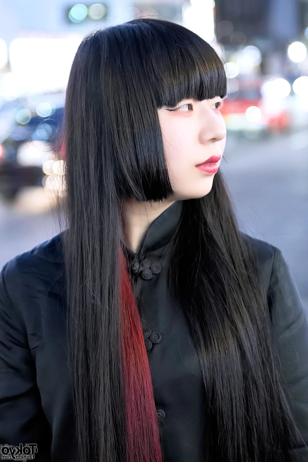 Японка с длинными волосами