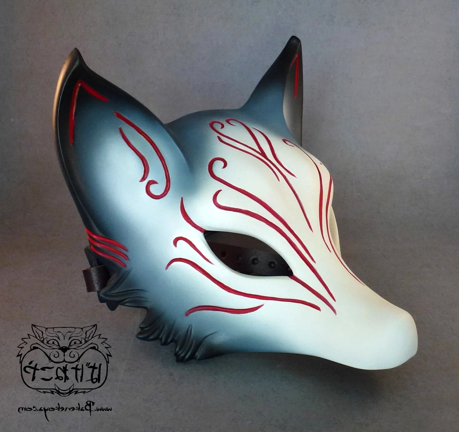Японская маска лисы Кицунэ