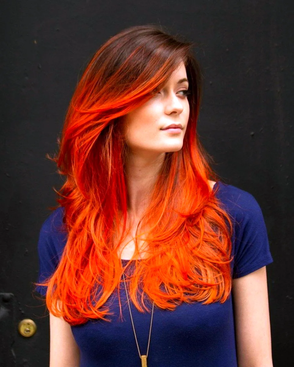 Черно оранжевые волосы. Амбре окрашивание волос рыжий. Рыжие пряди. Оранжевые пряди. Рыжие пряди на русых волосах.
