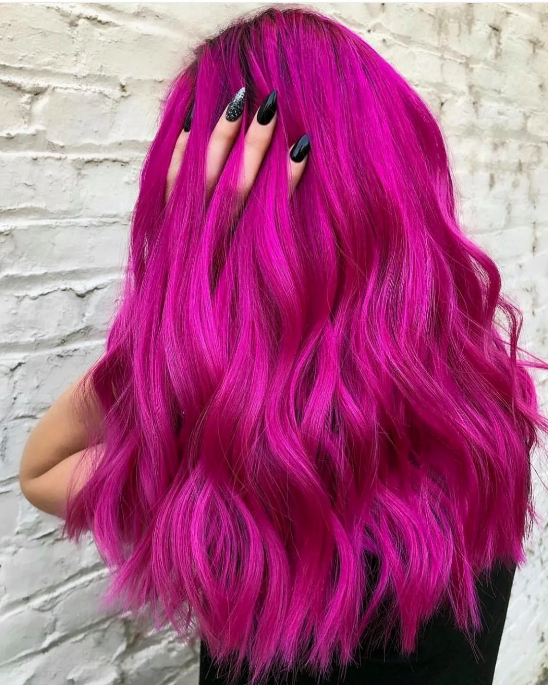 Яркие розовые волосы