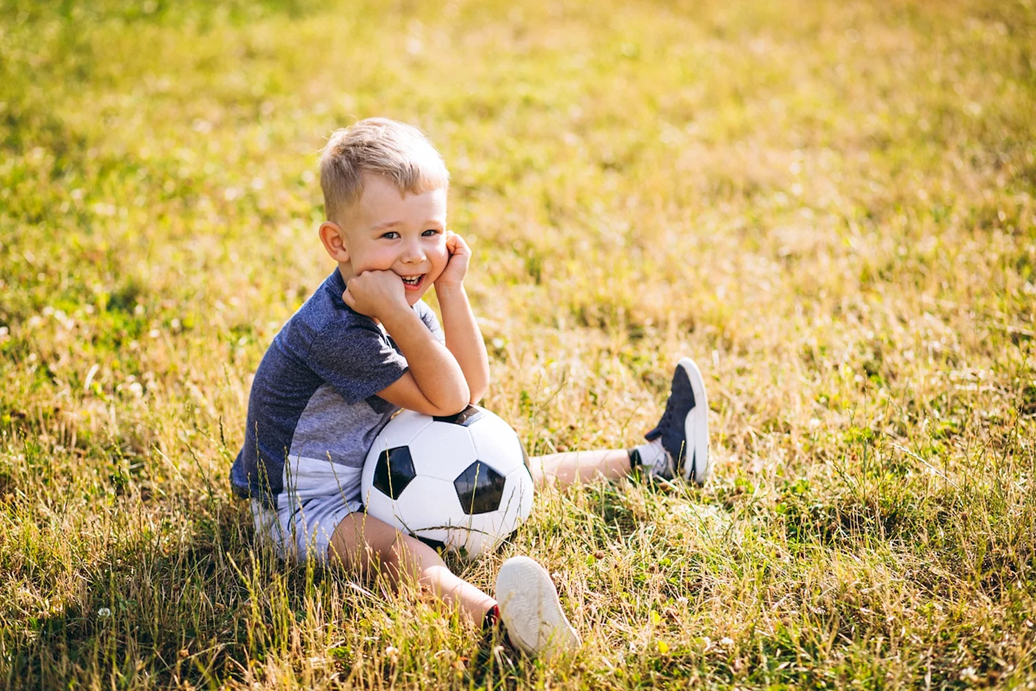 Идеи фотосессии мальчик с мячом