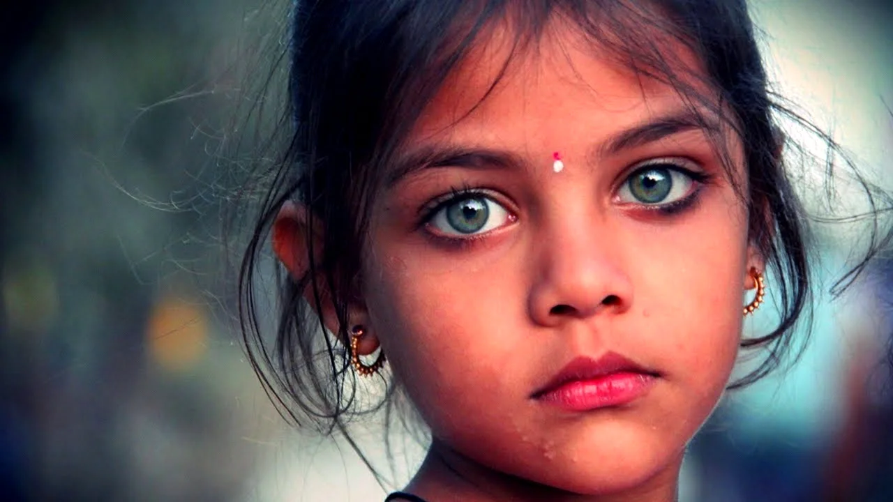 Индуска с голубыми глазами