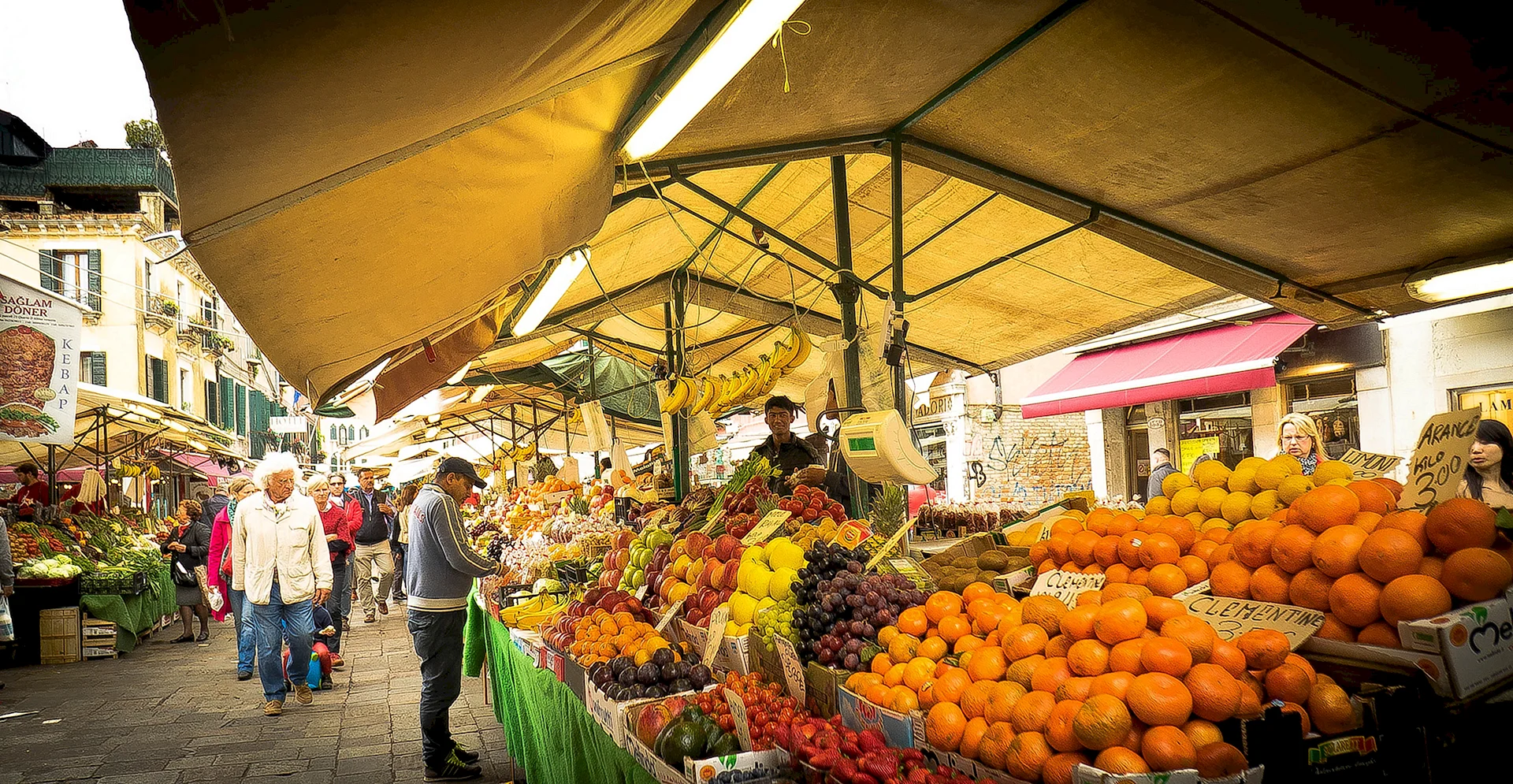 Италия базар рынок