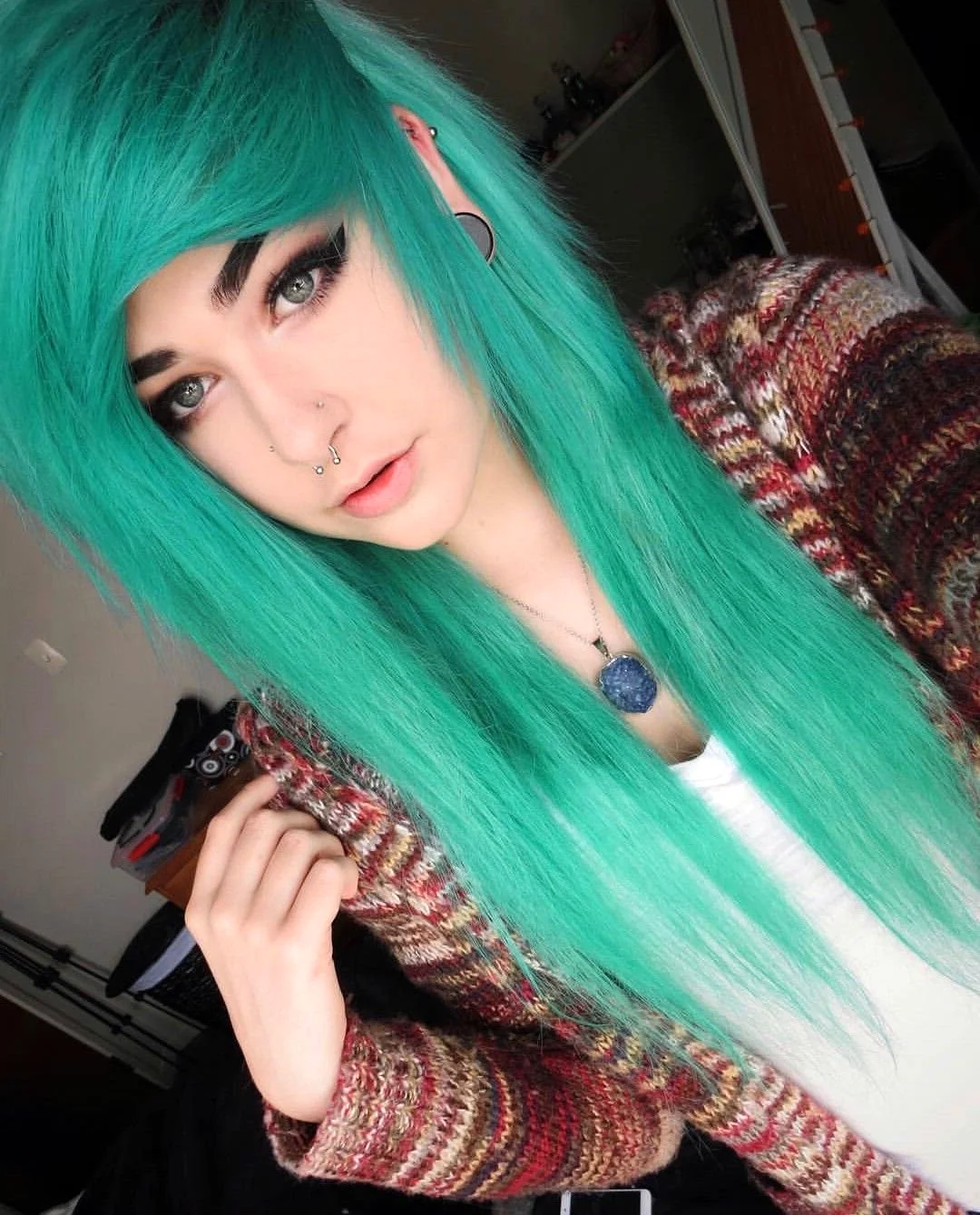 Ютуберша с зелеными волосами