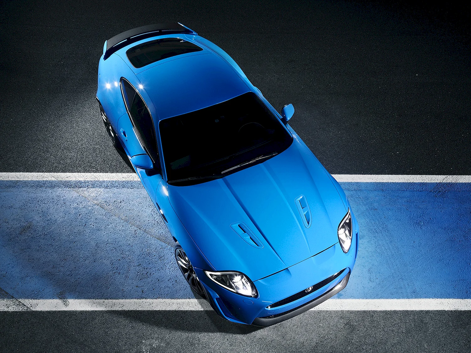 Jaguar XKR синий