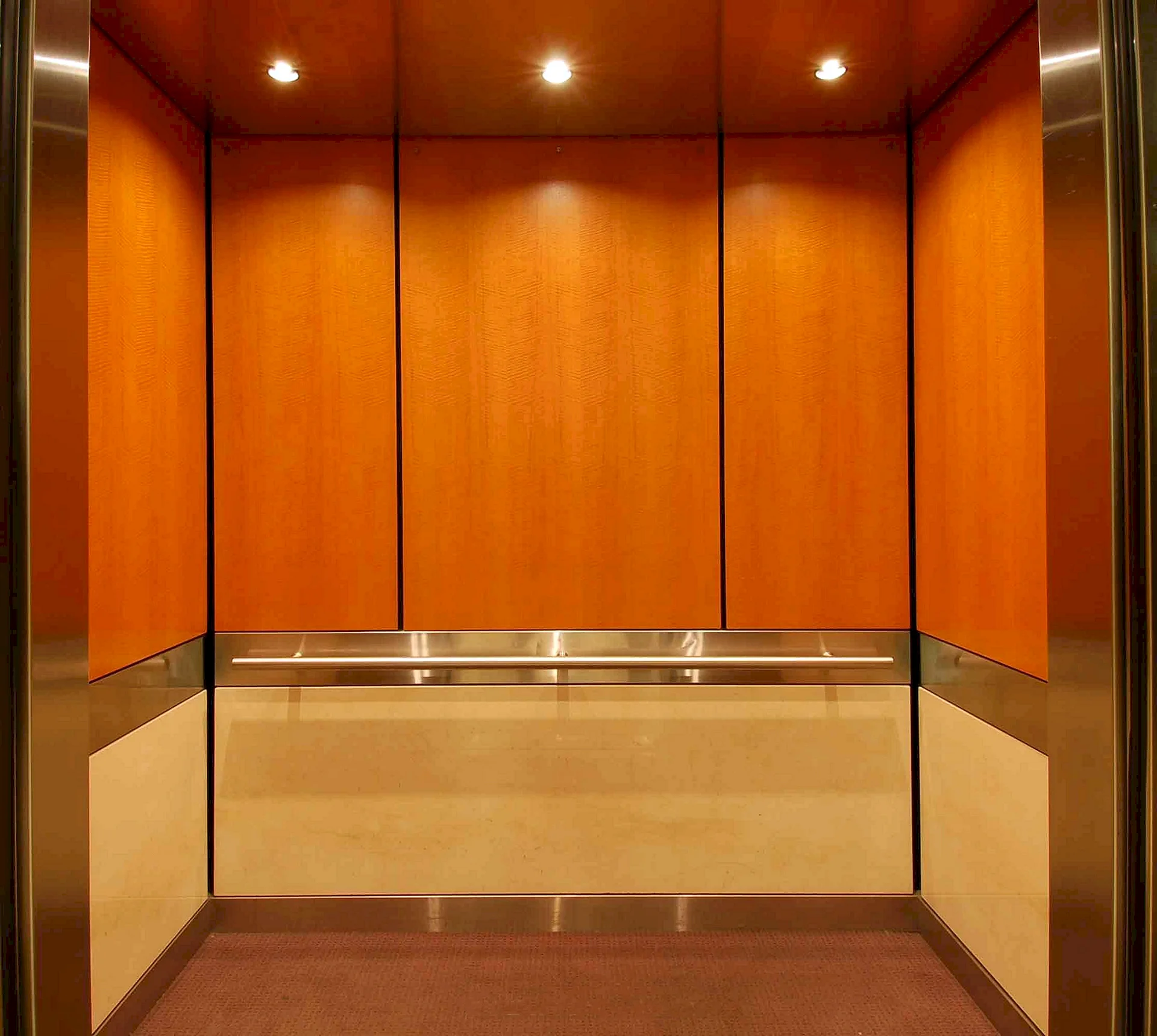 Кабина лифта изнутри