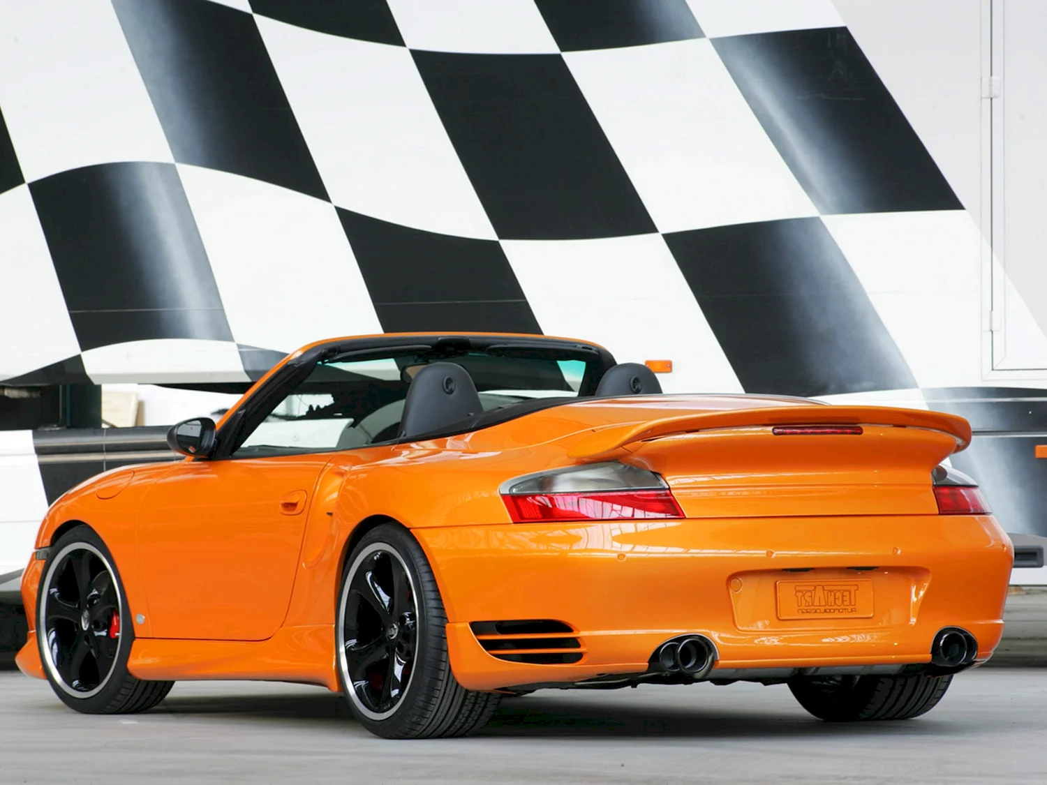 Кабриолет оранжевый Porsche 911
