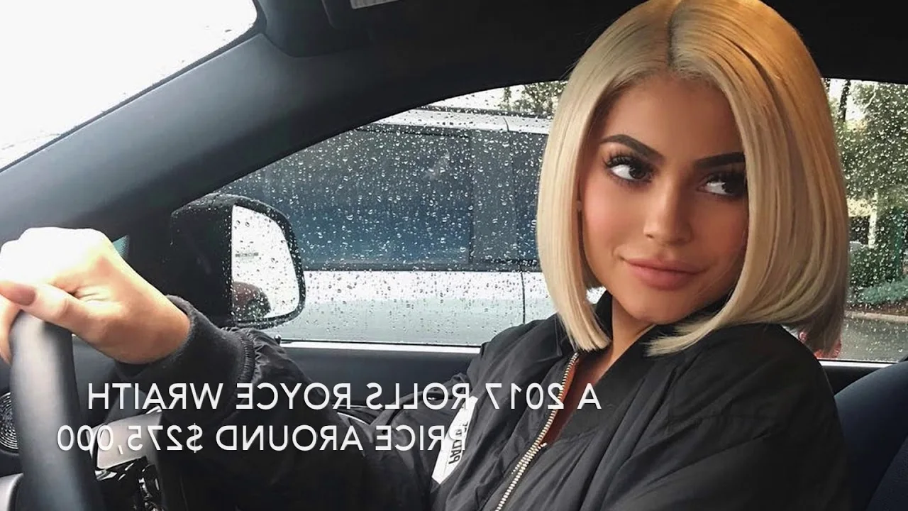 Кайли Дженнер блондинка с каре