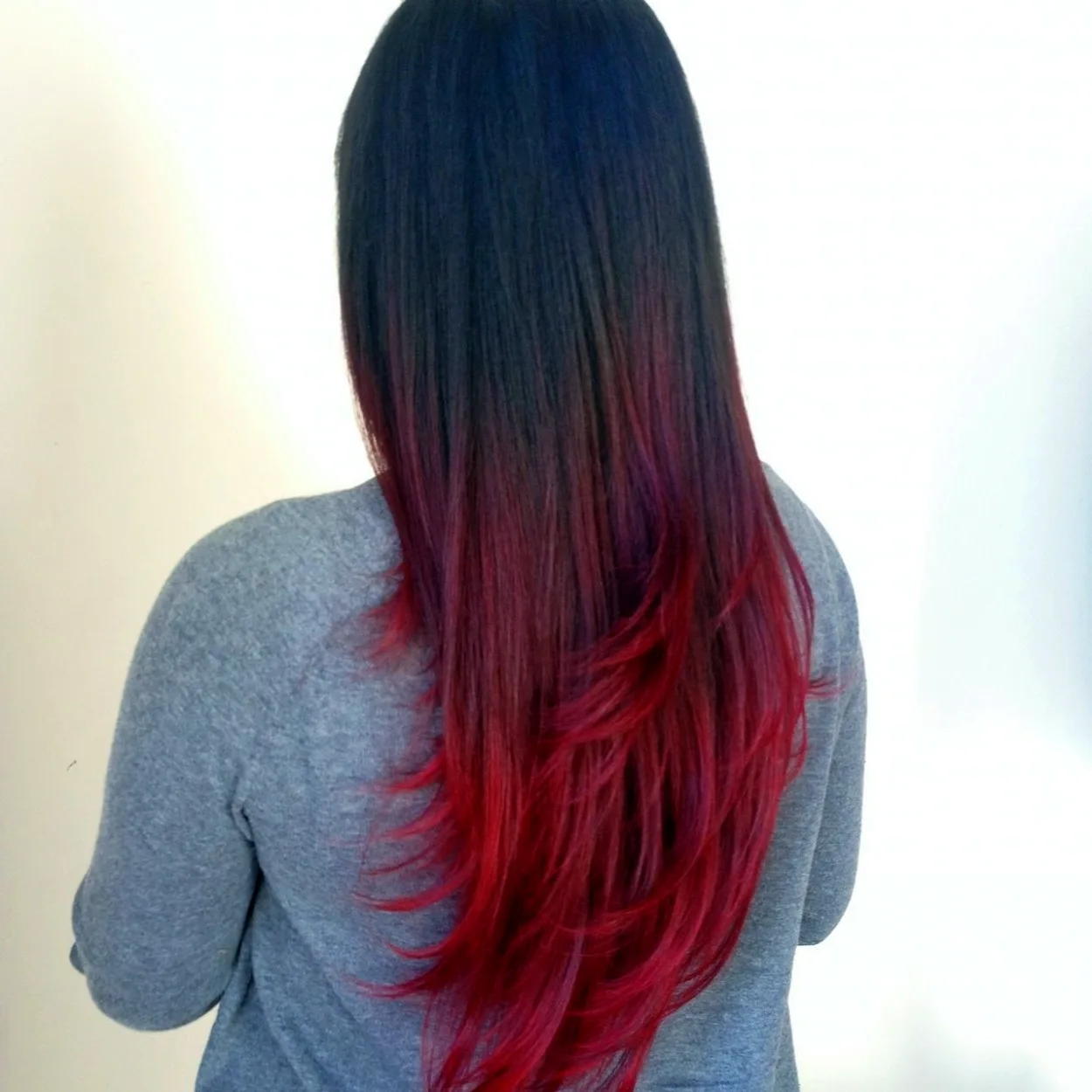 Как сделать растяжку красным цветом на волосах