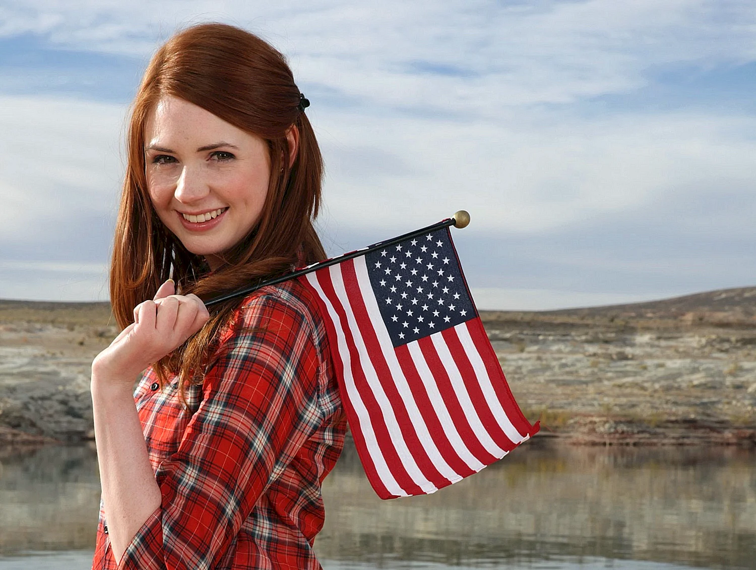 Карен Гиллан с флагом США