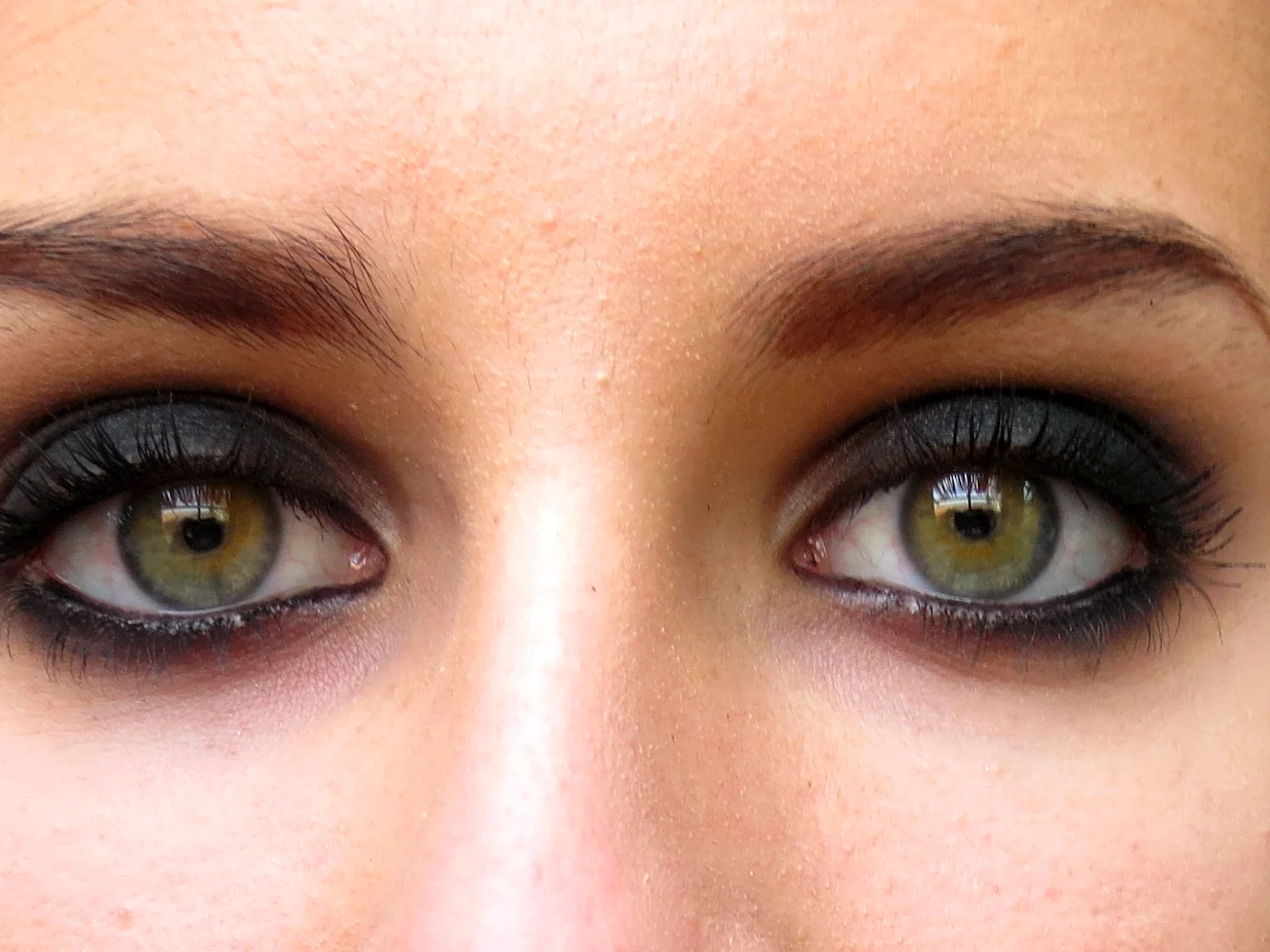 Каро зеленые глаза