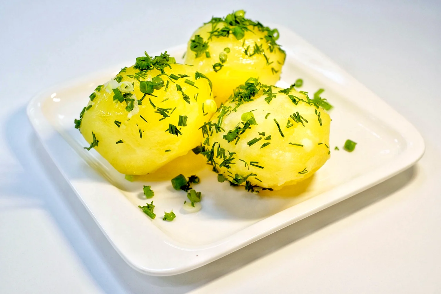 Картофель отварной с маслом и зеленью