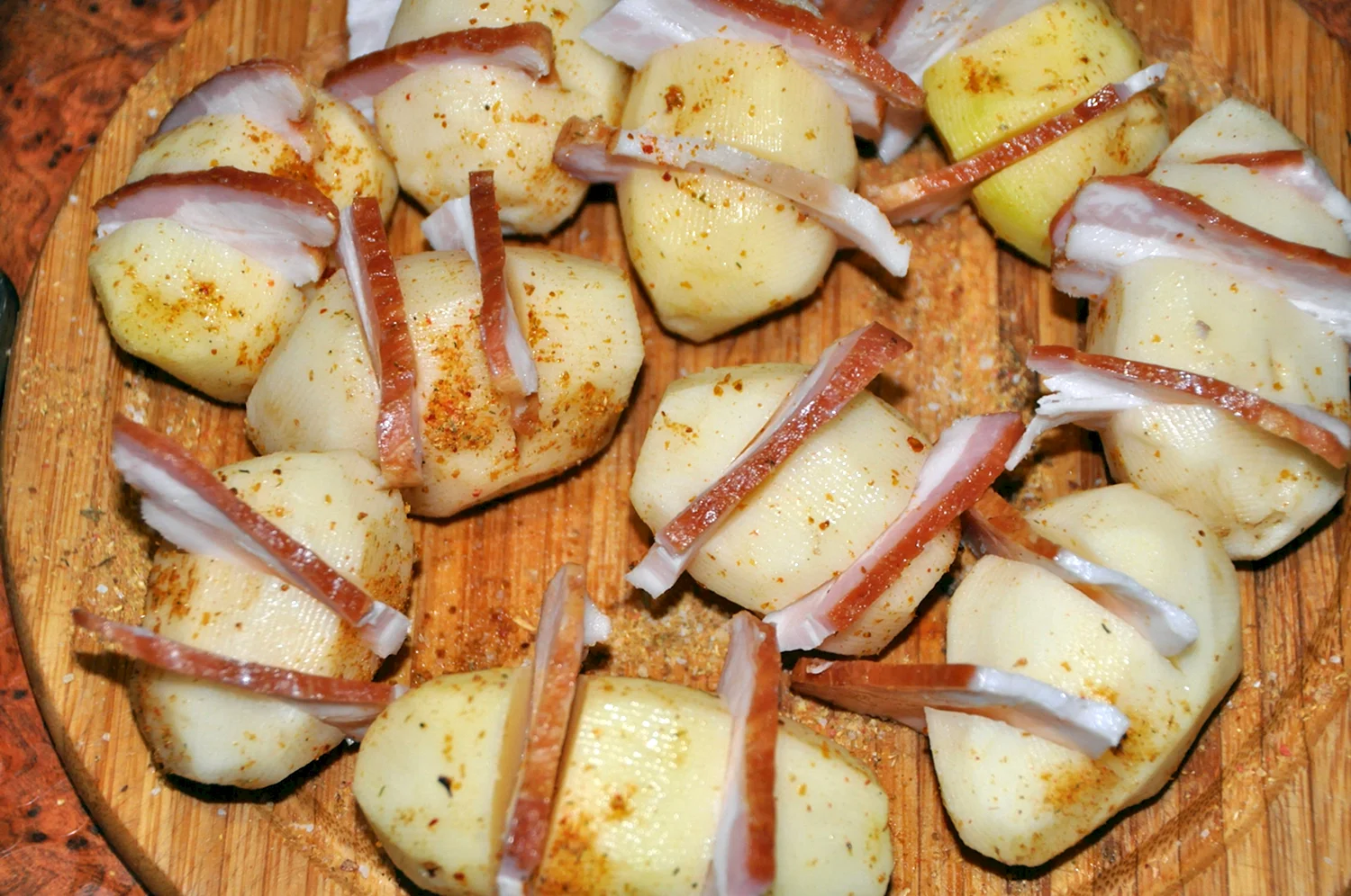 Картошка с беконом в духовке