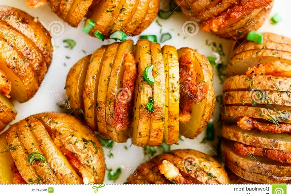 Картошка-гармошка в духовке с беконом