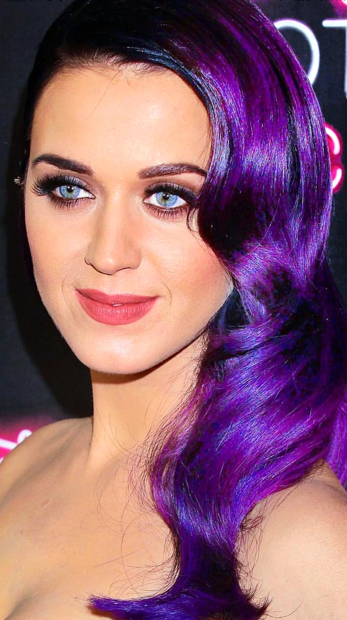 Katy Perry с фиолетовыми волосами