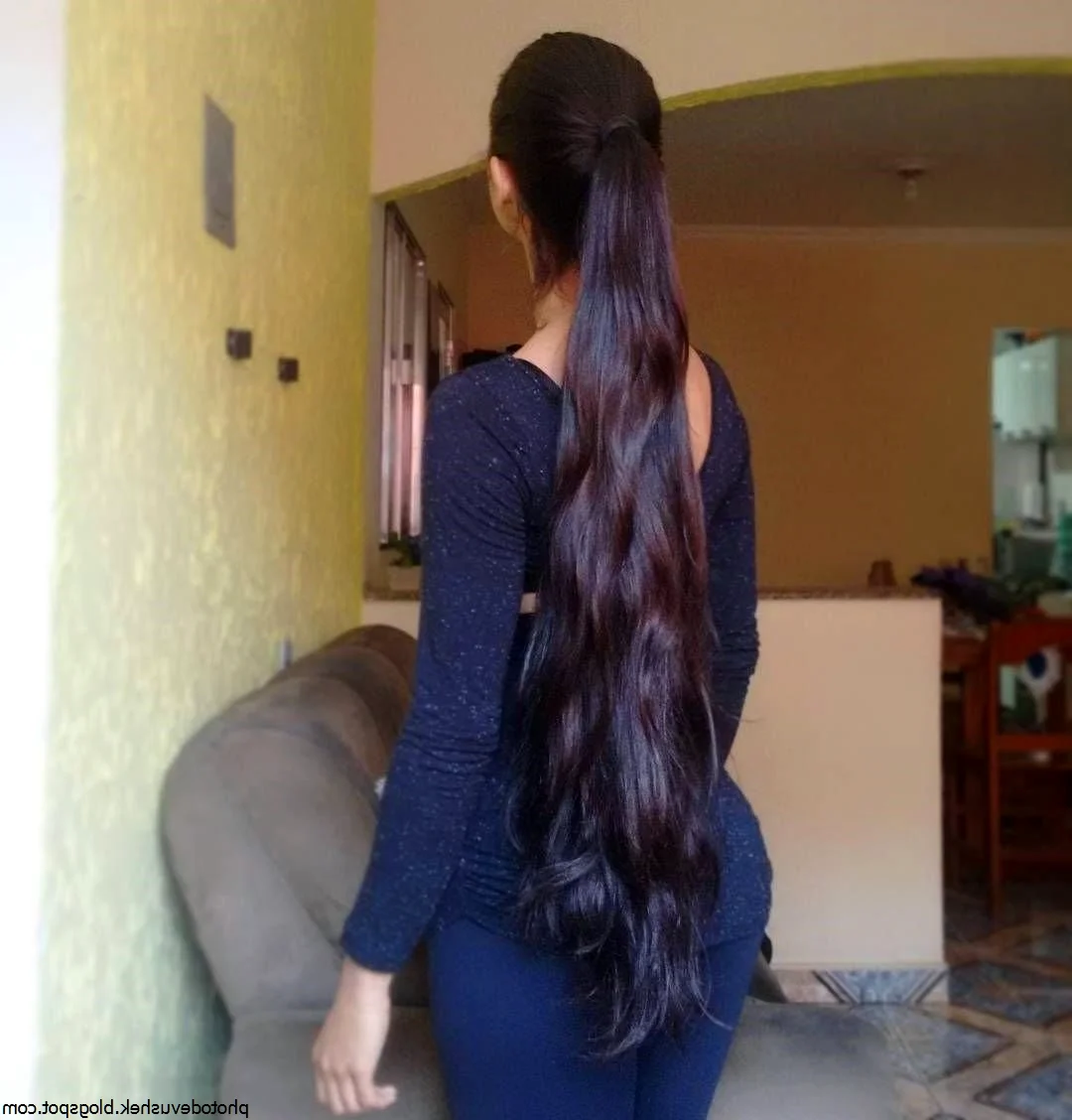Кавказские девушки с длинными волосами