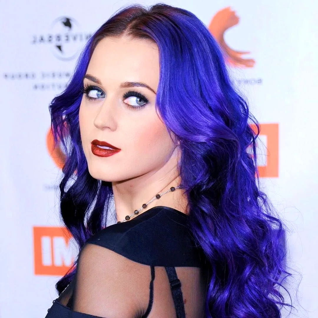 Кэти Перри с фиолетовыми волосами