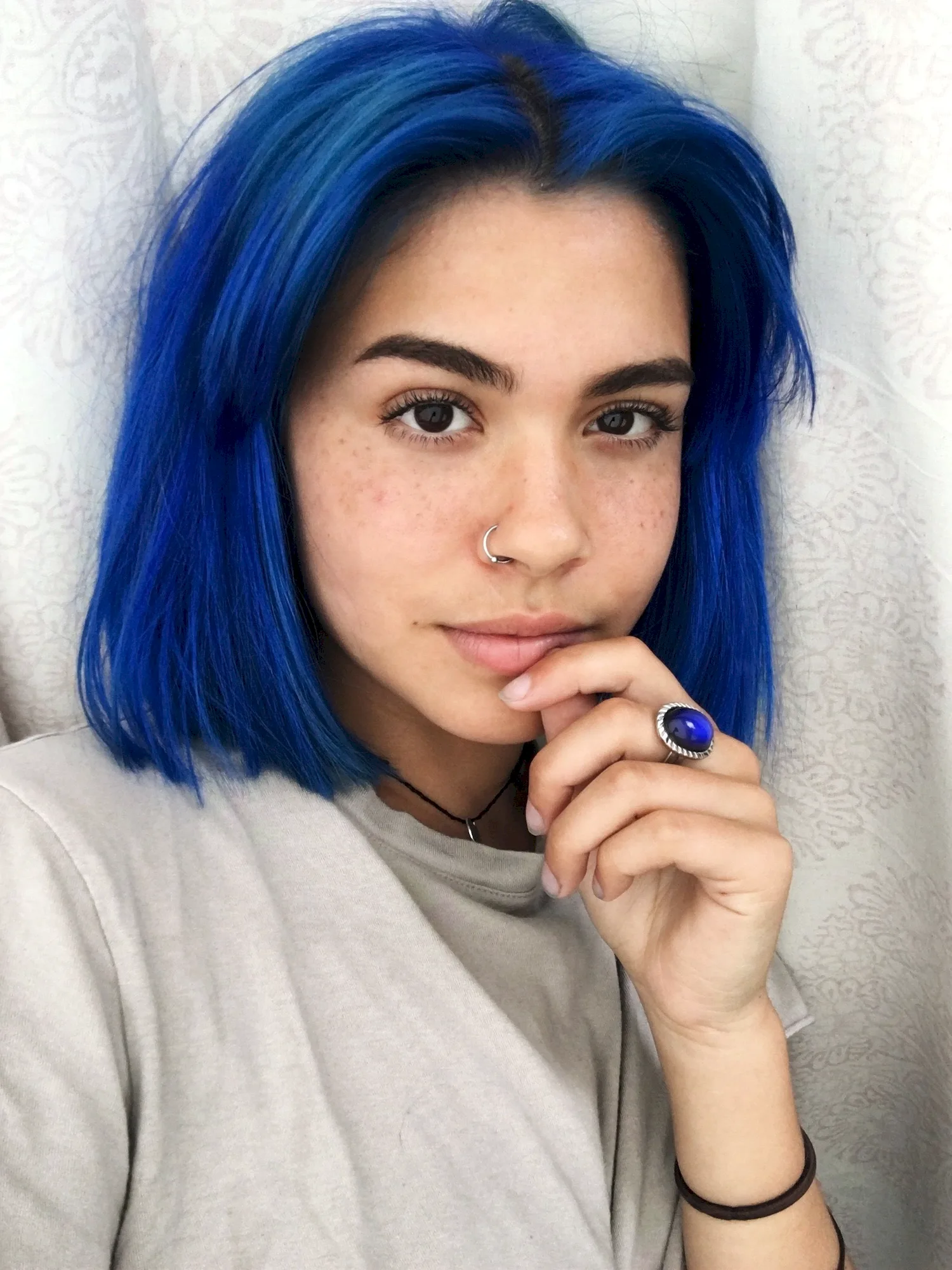 Kira Rausch синие волосы