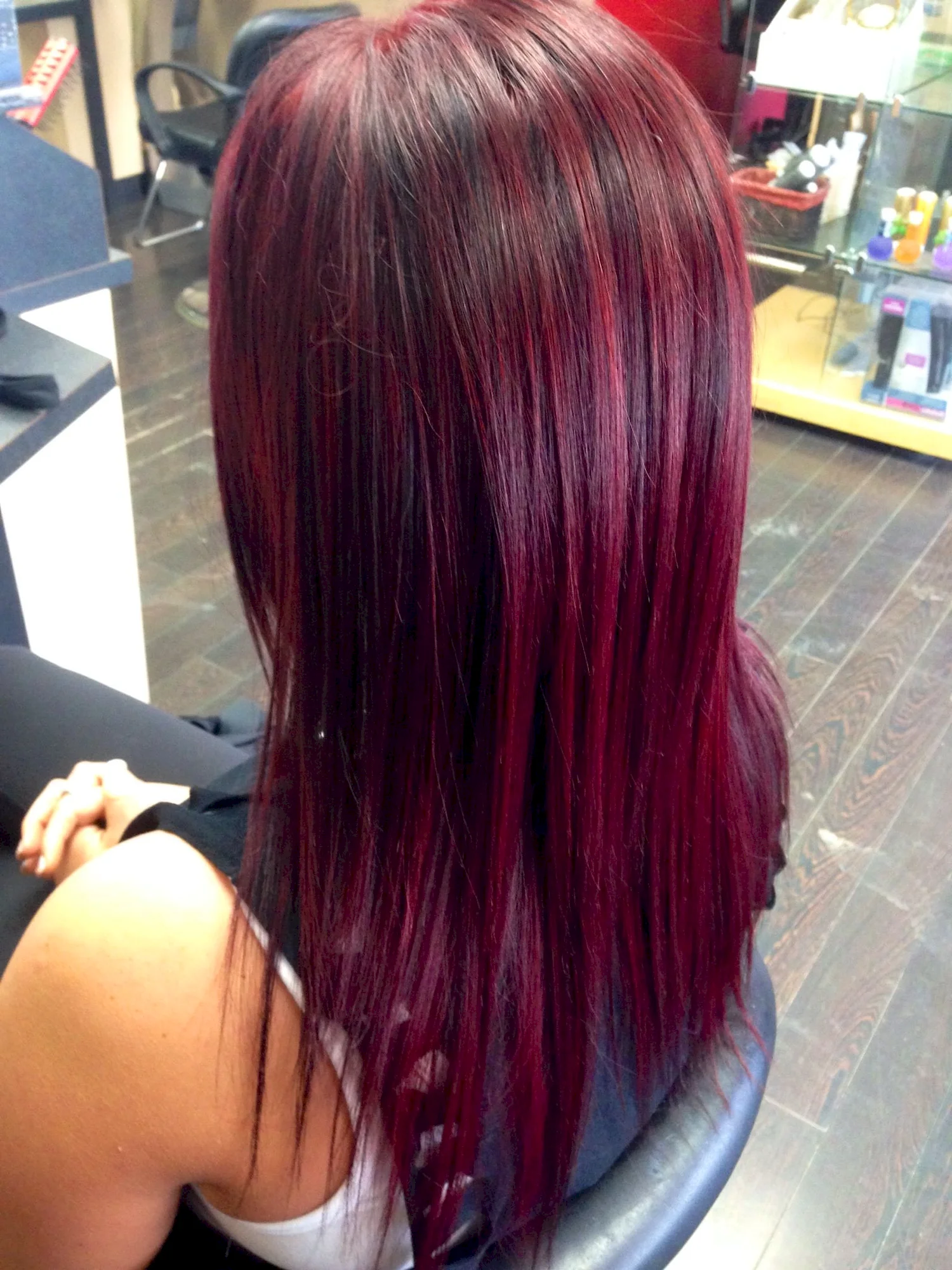Колорирование волос бордовым цветом