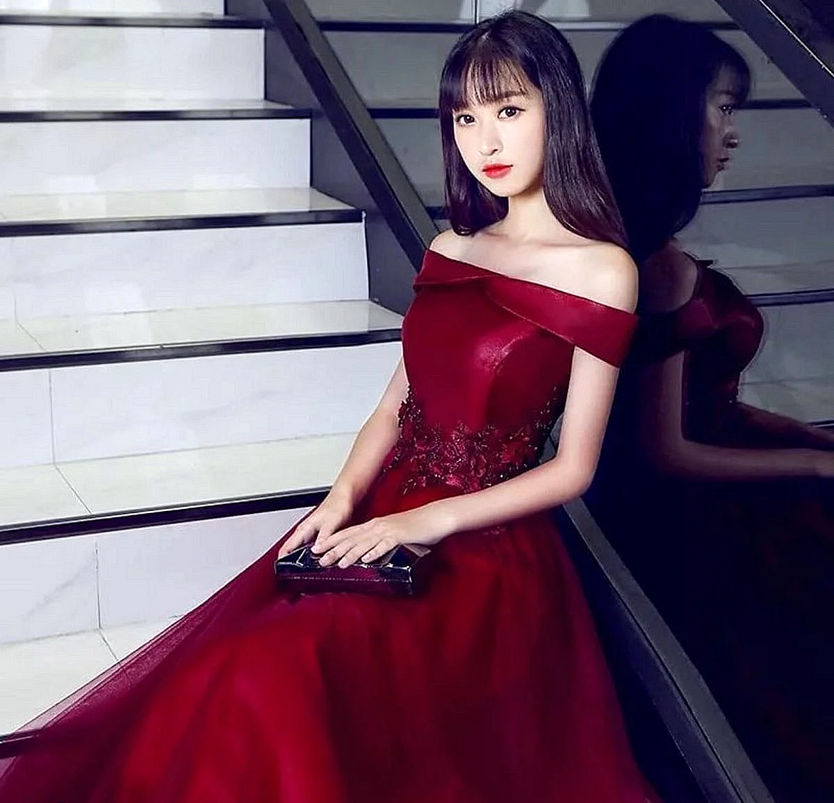 Кореянки в красивых платьях