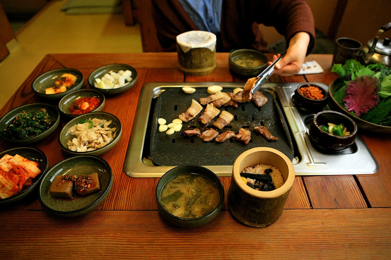 Корейская еда в ресторане