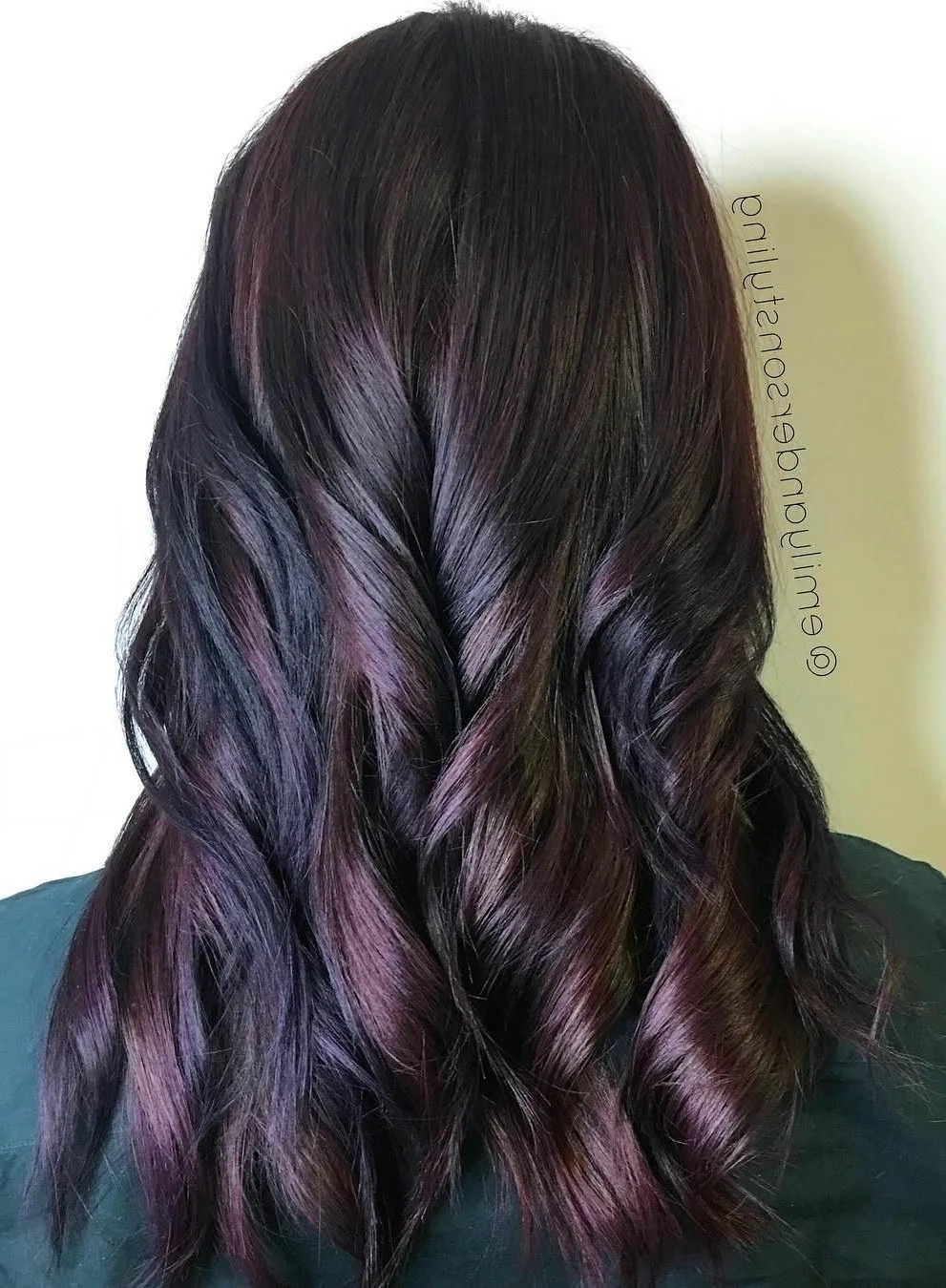 Коричневые волосы с фиолетовым оттенком