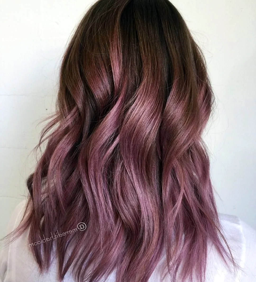Коричневые волосы с розовым отливом