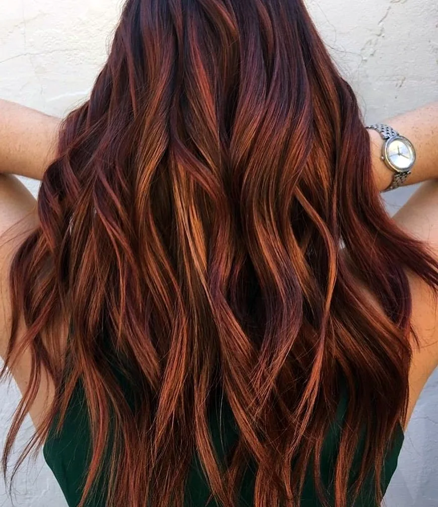 Коричневые волосы с рыжими прядями