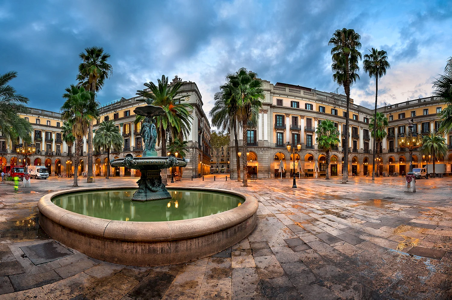 Королевская площадь в Барселоне