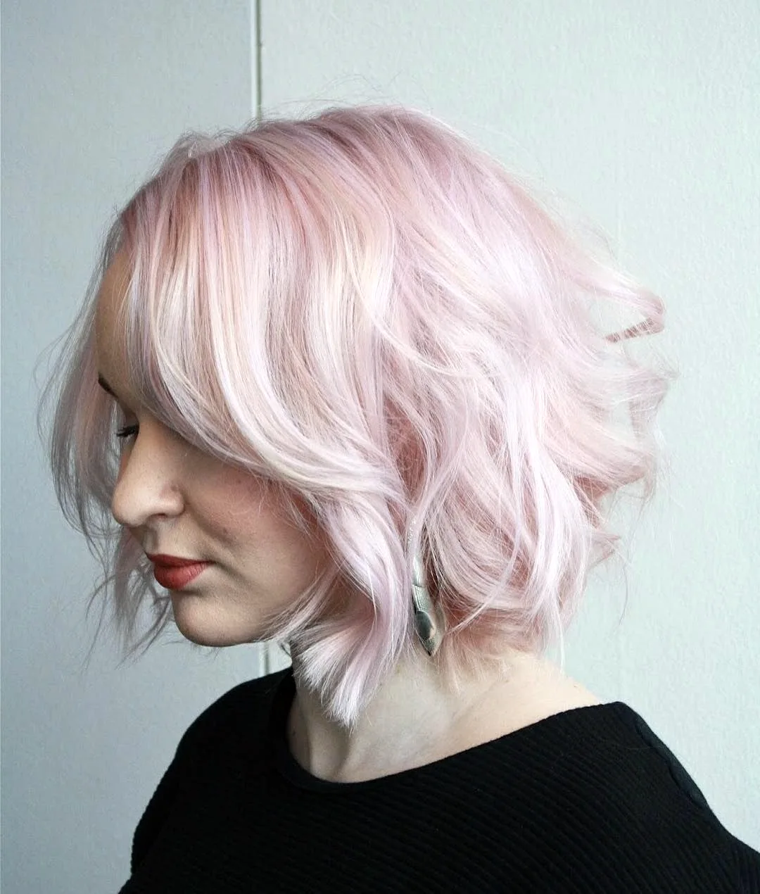 Короткие пепельно розовые волосы