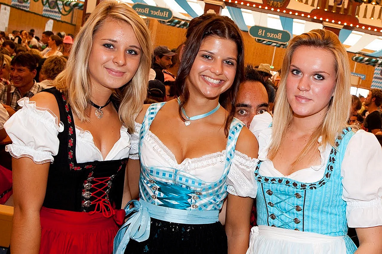 Красивые Баварские девушки