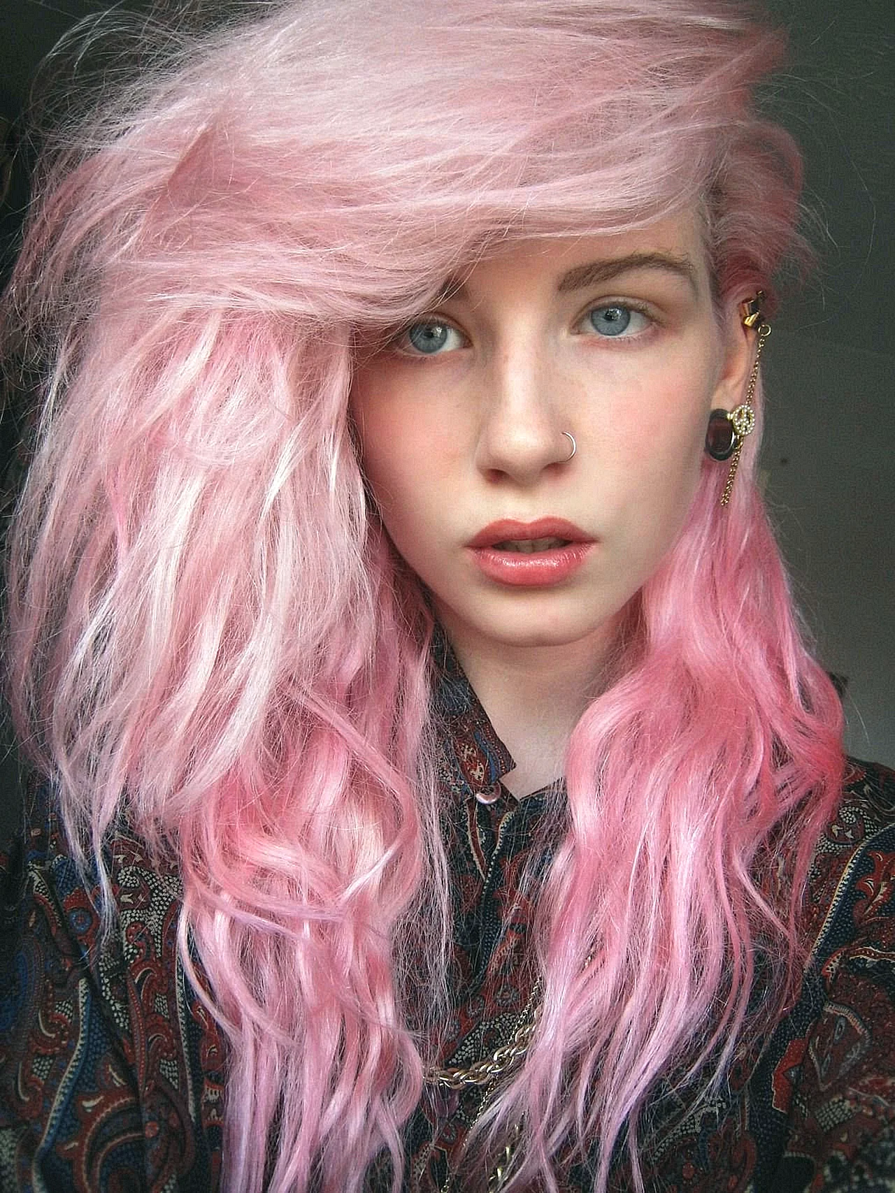 Красивые девушки с розовыми волосами