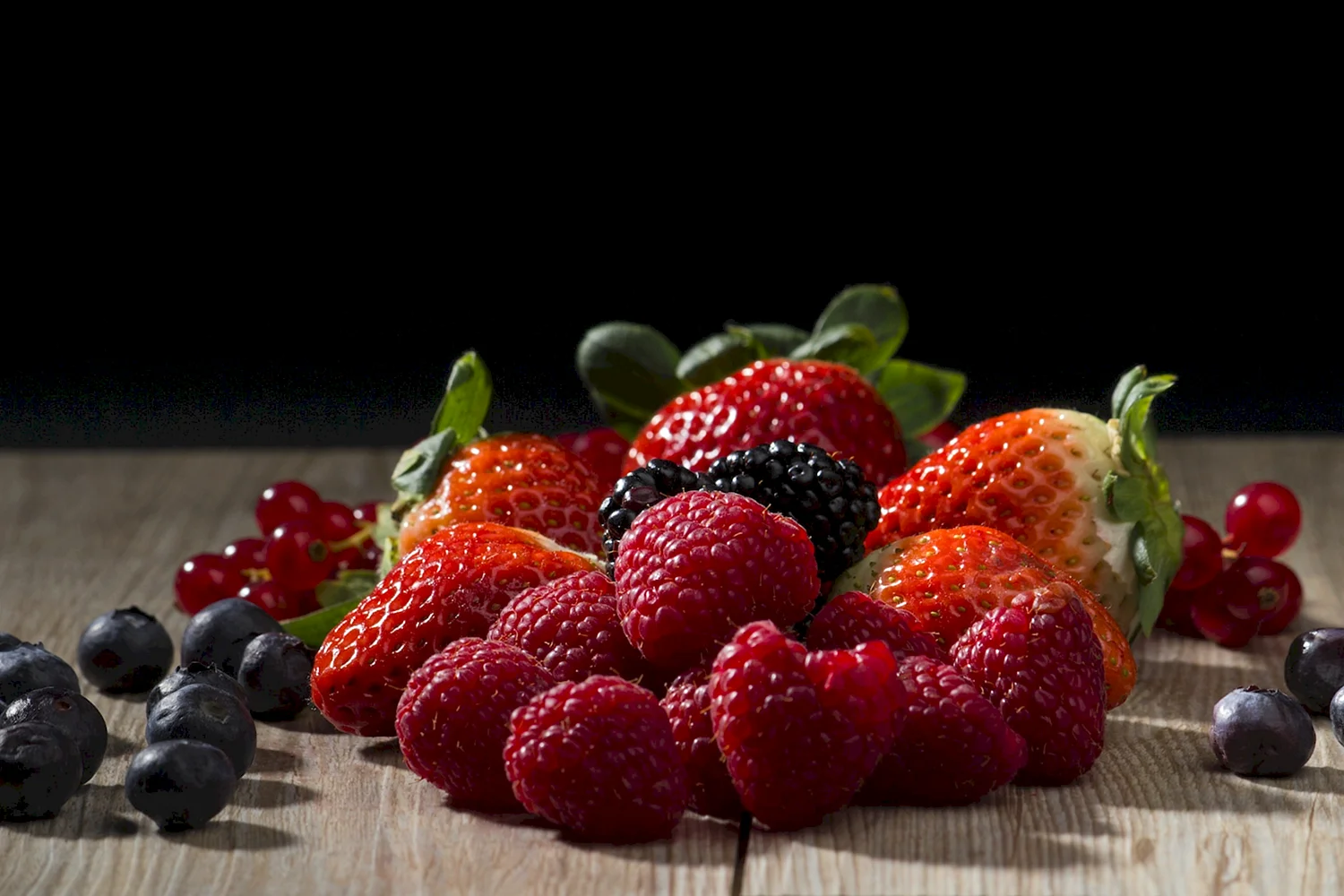 Красивые фрукты и ягоды