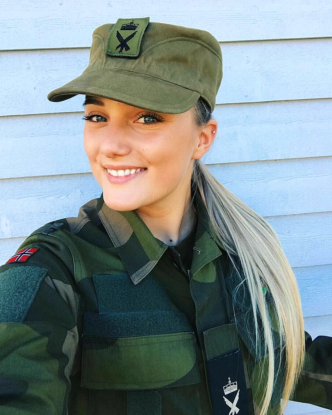 Красивые женщины в военной форме