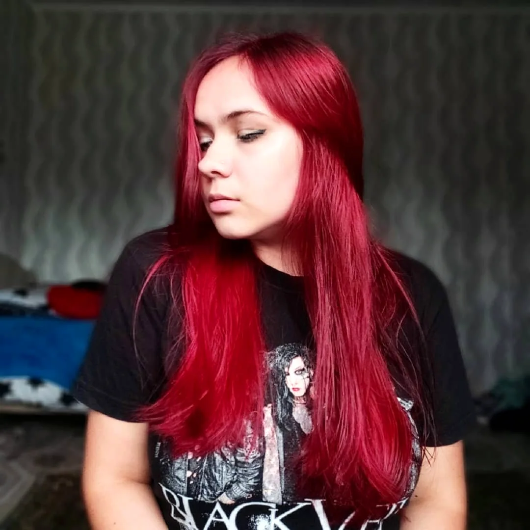 Красная тоника на русых волосах