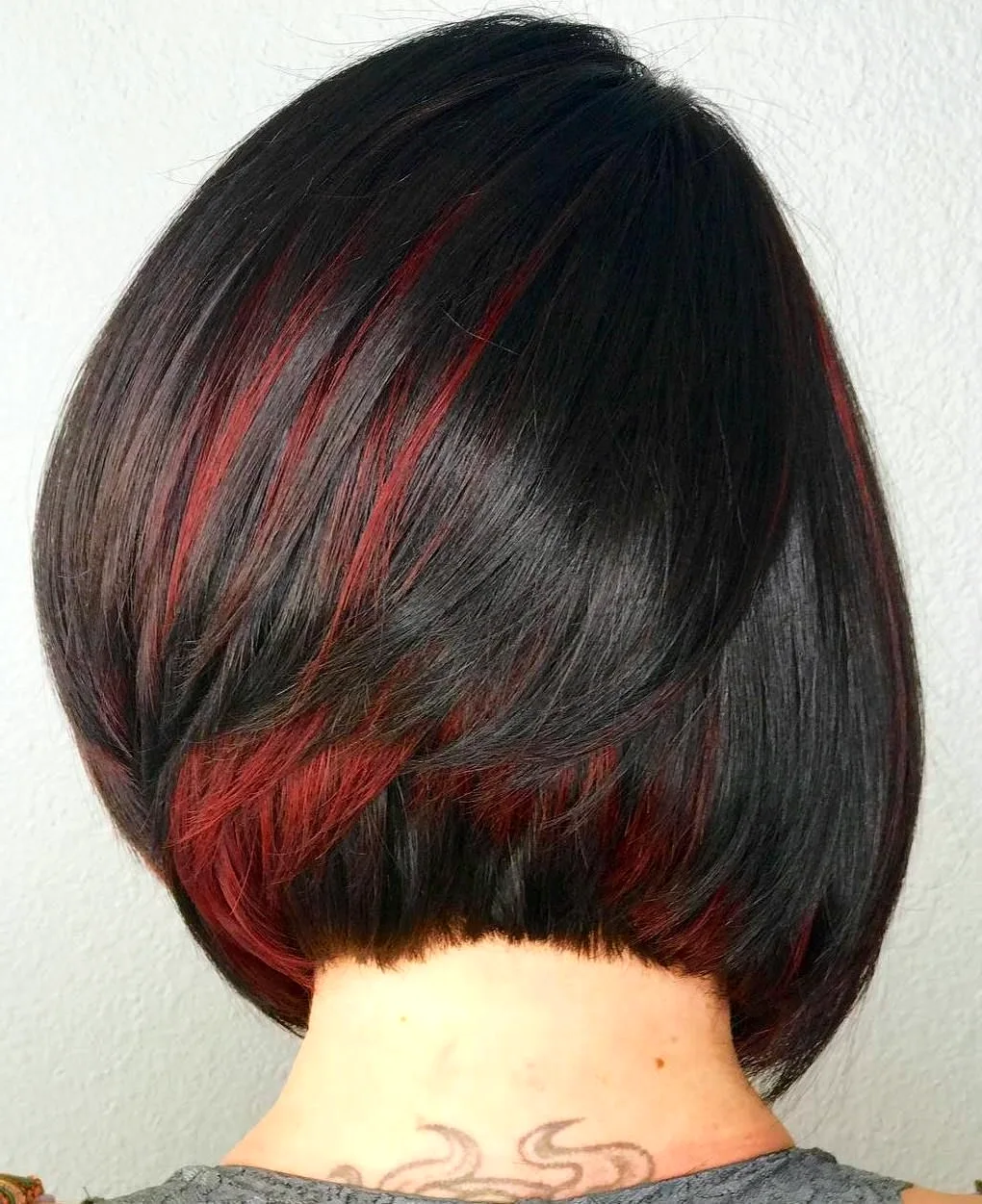 Красно черные волосы короткие