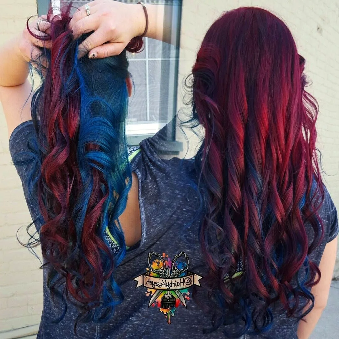 Красно синие волосы
