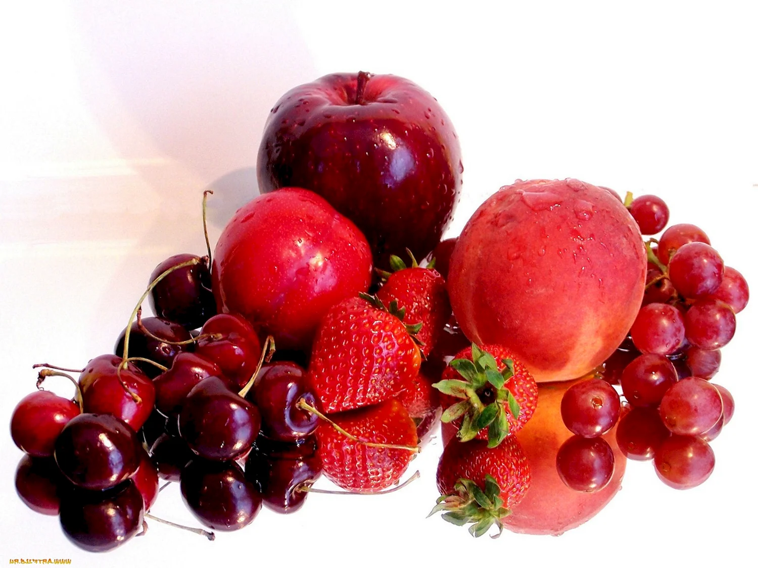 Красные фрукты
